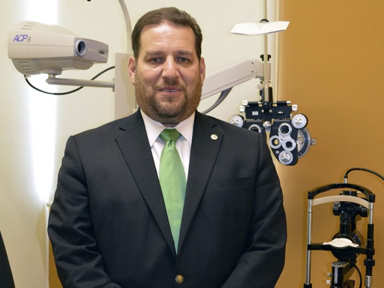 Dr. Jorge E. Valdez, director de Educación en el Consejo Médico de ATENEA