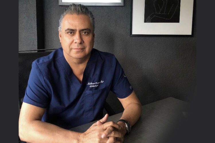 El Dr. Guillermo Ocampo presente en la clase: “Manejo de opciones en el tratamiento de la presbicia”