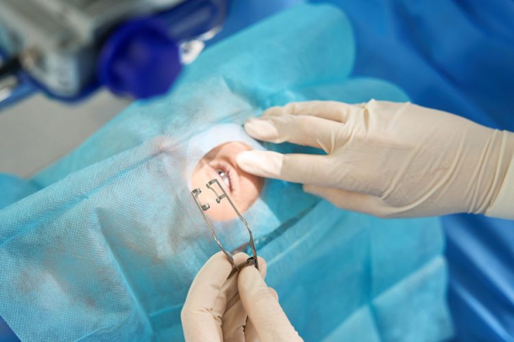 Médicos de la Ciudad de Nueva York realizan trasplante de un ojo