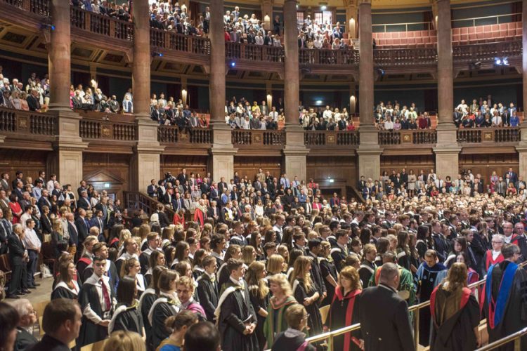 Descubre la oportunidad de un Máster en Cirugía (ChM) en Oftalmología Clínica con el apoyo de la Fundación Pyott