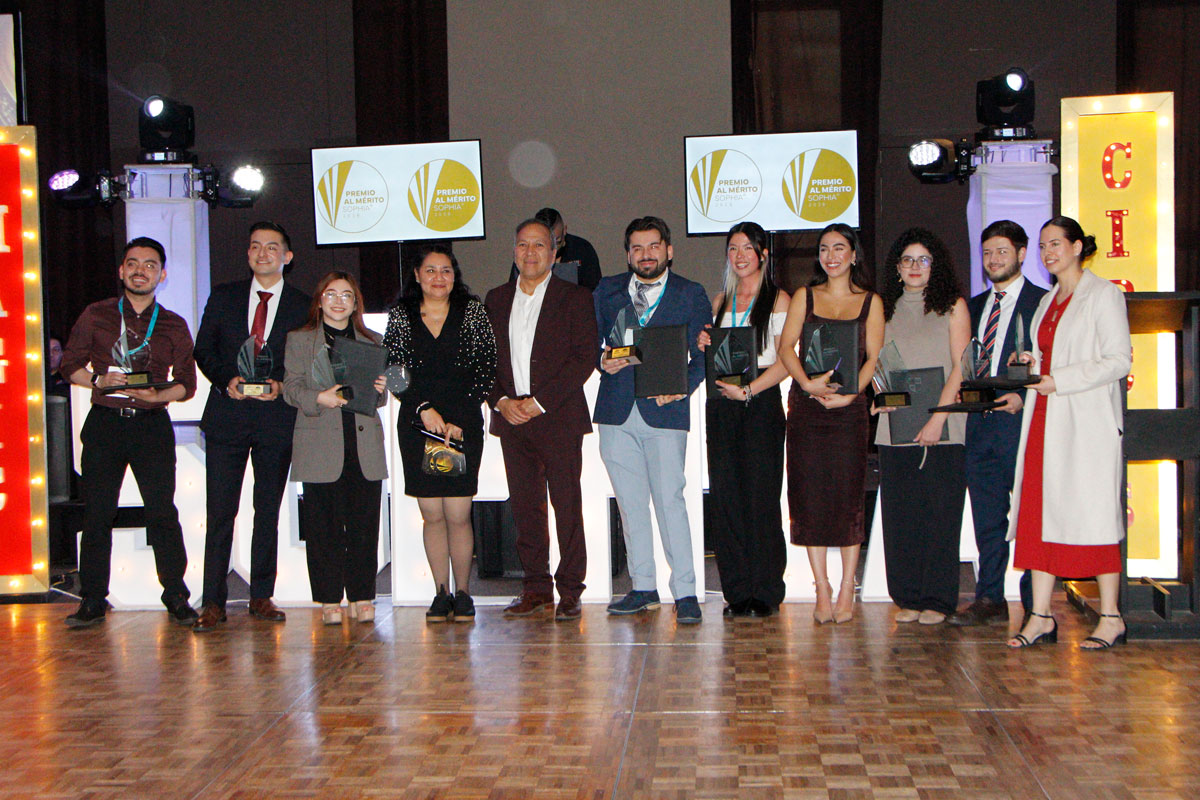 Laboratorios Sophia reconoce la excelencia con el Premio al Mérito